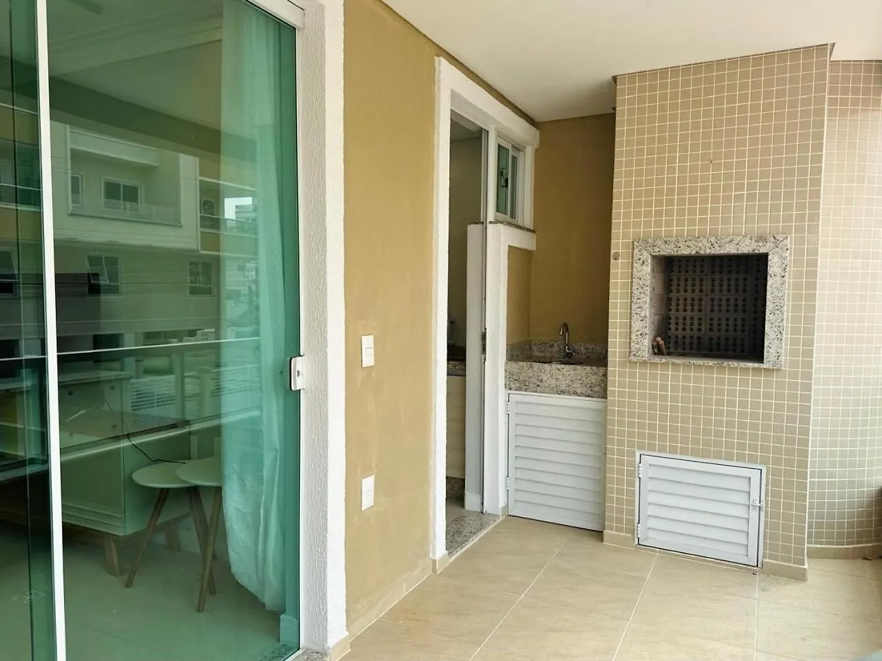 175 - Lindo Apartamento 3 Dormitorios Na Praia De Bombas 邦比尼亚斯 0*,