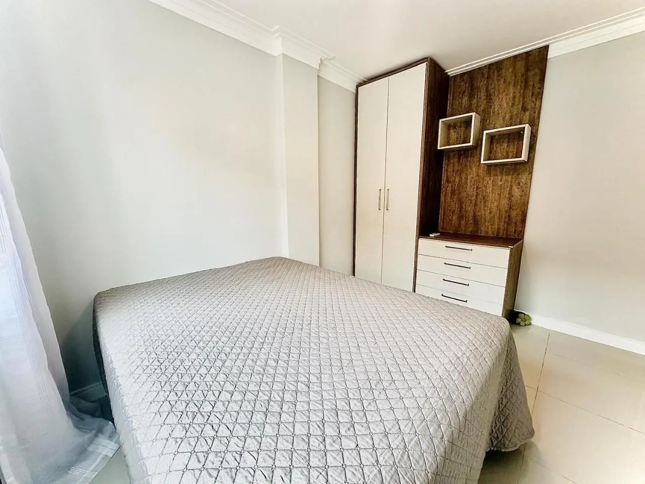 175 - Lindo Apartamento 3 Dormitorios Na Praia De Bombas 邦比尼亚斯 公寓
