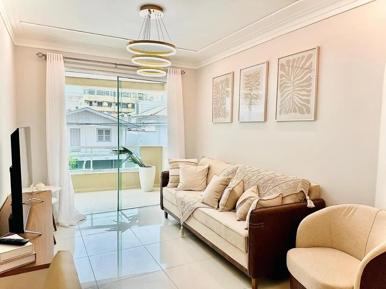 175 - Lindo Apartamento 3 Dormitorios Na Praia De Bombas 邦比尼亚斯