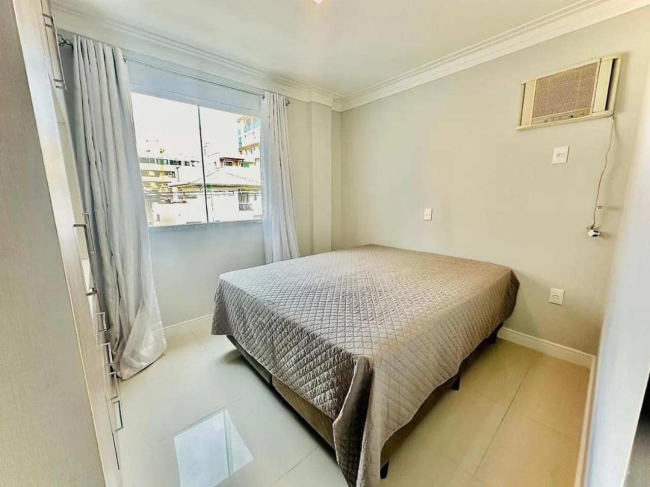 175 - Lindo Apartamento 3 Dormitorios Na Praia De Bombas Bombinhas