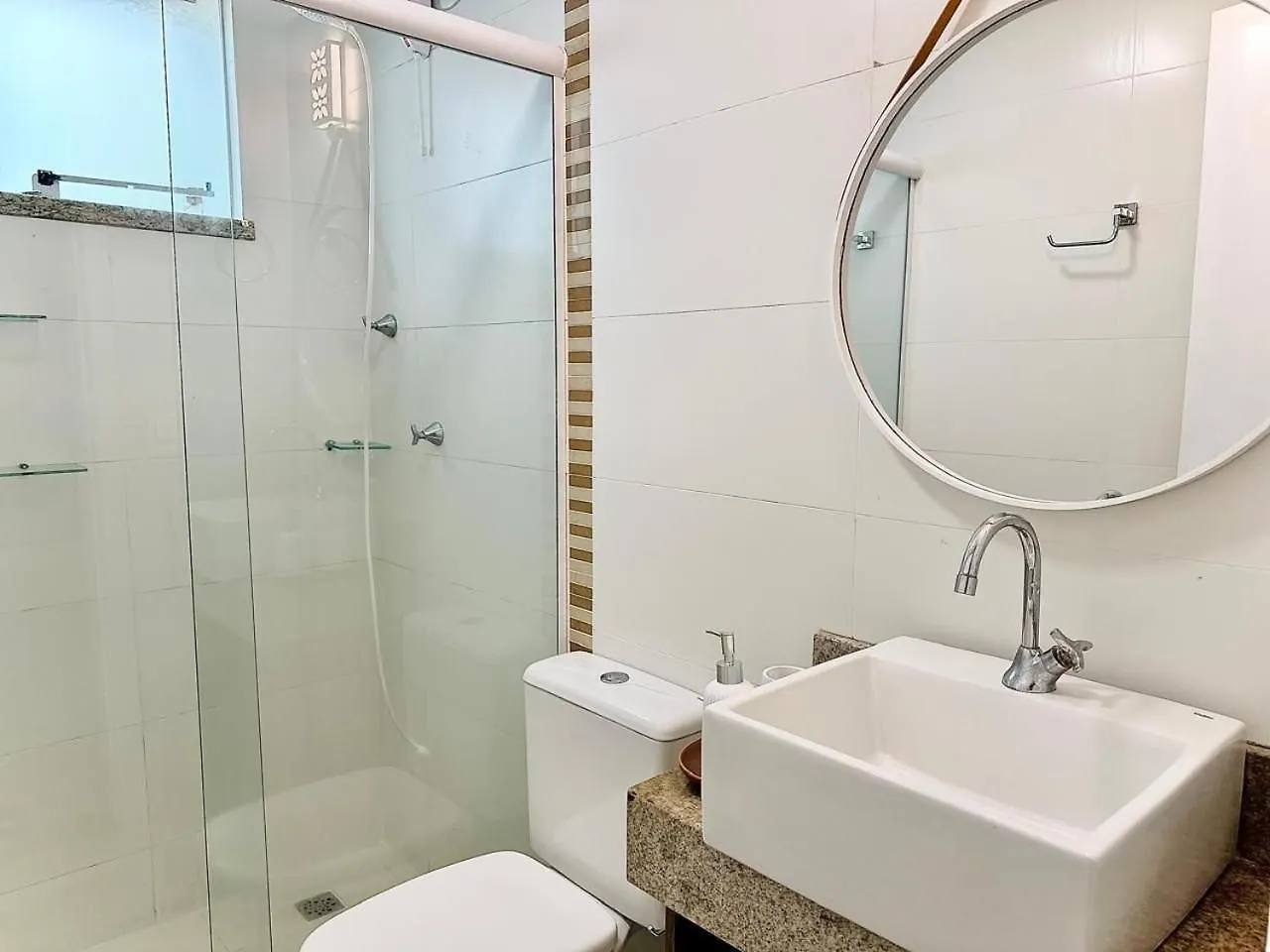 175 - Lindo Apartamento 3 Dormitorios Na Praia De Bombas Bombinhas